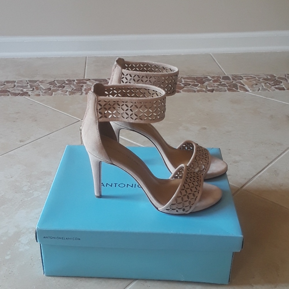 Shoes - Picture 3 of 6